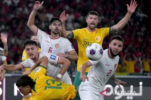 Tentu! Berikut adalah beberapa alternatif judul untuk "Lima Pertemuan Terakhir Indonesia Melawan Australia":

1. "Sepak Bola: Lima Duel Terakhir Indonesia vs Australia"
2. "Mengulas Lima Pertandingan Terakhir Indonesia dan Australia"
3. "Lima Pertandingan Seru: Indonesia vs Australia"
4. "Rekap Lima Pertemuan Terakhir Antara Indonesia dan Australia"
5. "Chronicle of Five Recent Encounters: Indonesia vs Australia"
6. "Lima Momen Penting Pertandingan Indonesia Melawan Australia"
7. "Lima Pertemuan Indonesia dan Australia: Catatan Pertandingan"

Semoga salah satu dari alternatif judul ini cocok!