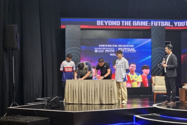 Berikut beberapa alternatif judul untuk "FFI dan Games of Society Jalin Kerja Sama Pembinaan Futsal":

1. "FFI dan Games of Society Bersinergi dalam Pembinaan Futsal"
2. "Kolaborasi FFI dan Games of Society untuk Mengembangkan Futsal"
3. "Kemitraan FFI dan Games of Society dalam Membangun Talenta Futsal"
4. "FFI dan Games of Society: Bersama Membangun masa Depan Futsal"
5. "Menjalin Kerja Sama: FFI dan Games of Society dalam Pembinaan Futsal"
6. "FFI & Games of Society: Satu Tujuan dalam Pembinaan Futsal"
7. "Kolaborasi untuk Masa Depan: FFI dan Games of Society dalam Dunia Futsal"

Silakan pilih yang paling sesuai dengan tema yang ingin Anda angkat!
