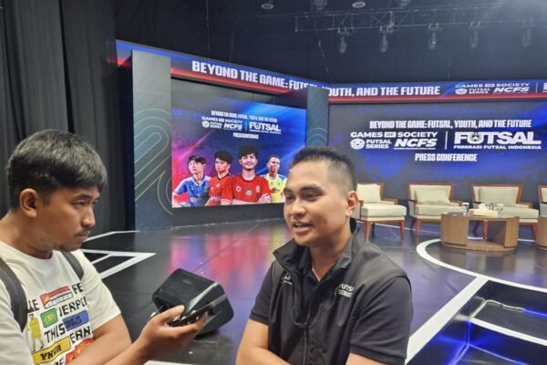 Berikut adalah beberapa alternatif judul untuk "Turnamen Game of Society" yang bisa mencerminkan ajang pencarian bakat Klub Liga 1:

1. "Liga 1 Talent Search: Game of Society"
2. "Ajang Pencarian Bakat Liga 1: Game of Society"
3. "Turnamen Bakat Liga 1: Game of Society"
4. "Pencarian Bakat Klub Liga 1: Game of Society"
5. "Liga 1 Under the Spotlight: Search for Talent"
6. "Game of Society: Ajang Unggulan Talenta Liga 1"
7. "Talent Hunt Liga 1: Menemukan Bintang di Game of Society"
8. "Pencarian Bakat Liga 1: Turnamen Game of Society"
9. "Game of Society: Liga 1 Talent Showcase"
10. "Klub Liga 1 Buka Pencarian Bakat: Game of Society"

Semoga alternatif judul ini sesuai dengan yang Anda cari!