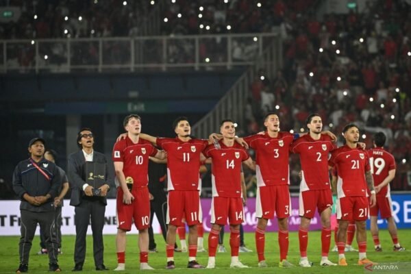 Berikut adalah beberapa alternatif judul untuk topik "Terpopuler, PSSI panggil 32 pemain dan kunjungan Prabowo ke Thailand":

1. "Sorotan Terpopuler: PSSI Sebutkan 32 Pemain dan Kunjungan Prabowo ke Thailand"
2. "Dua Berita Terpanas: 32 Pemain PSSI dan Kunjungan Prabowo ke Thailand"
3. "PSSI Pilih 32 Pemain, Sementara Prabowo Kunjungi Thailand: Berita Terpopuler"
4. "Kabar Terhangat: Pemanggilan 32 Pemain oleh PSSI dan Prabowo ke Thailand"
5. "PSSI Umumkan 32 Pemain, Prabowo Lakukan Kunjungan di Thailand: Top News"
6. "Dua Agenda Penting: Pemanggilan 32 Pemain PSSI dan Kunjungan Prabowo ke Thailand"

Silakan pilih atau modifikasi sesuai keinginan!