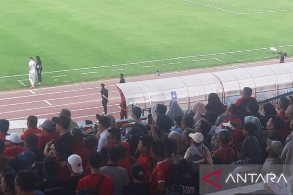 “Pratama Arhan Mengawasi Laga Semen Padang Melawan Persik”