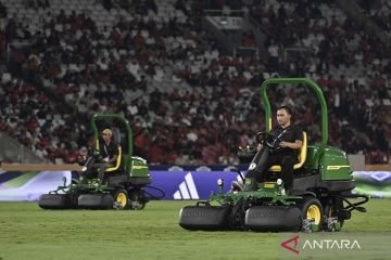 Perawatan Rumput Lapangan di SUBGK Saat Pertandingan Penyisihan Piala AFF U-23 2025